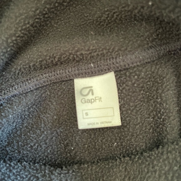 Gap fit hooded t shirt - Picture 3 of 6